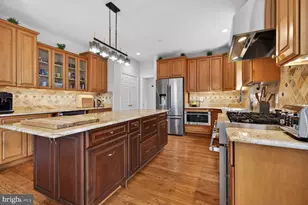 10713 Cloverbrooke Dr, Potomac, MD 20854 - Photo 11