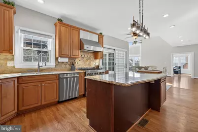 10713 Cloverbrooke Drive, Potomac, MD 20854 - Photo 9