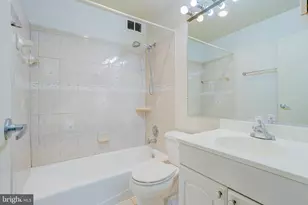 7400 Lakeview Dr, Bethesda, MD 20817 - Photo 17