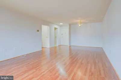 7400 Lakeview Drive #405, Bethesda, MD 20817 - Photo 5