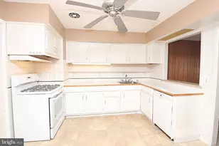 13404 Dowlais Dr, Rockville, MD 20853 - Photo 9