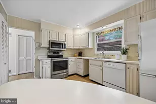 9909 Ashburton Ln, Bethesda, MD 20817 - Photo 13