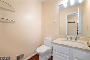 7857 Heatherton Ln, Rockville, MD 20854 - Photo 9