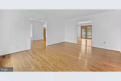 7425 Royal Dominion Drive, Bethesda, MD 20817 - Photo 9