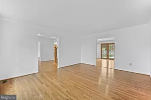 7425 Royal Dominion Dr, Bethesda, MD 20817 - Photo 9