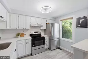 12468 Valleyside Way, Germantown, MD 20874 - Photo 3