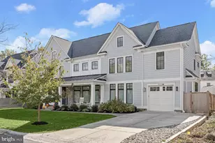 5102 Fairglen Ln, Chevy Chase, MD 20815 - Photo 3