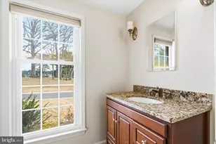 19312 Meaderidge Pl, Montgomery Village, MD 20886 - Photo 9