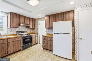 19312 Meaderidge Pl, Montgomery Village, MD 20886 - Photo 15