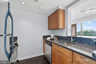 4808 Moorland Ln, Bethesda, MD 20814 - Photo 9