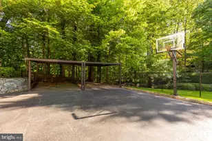 8819 Chalon Dr, Bethesda, MD 20817 - Photo 61