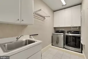 8819 Chalon Dr, Bethesda, MD 20817 - Photo 53