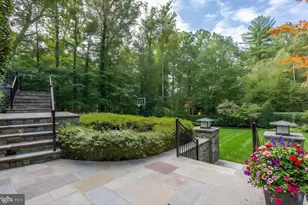 8819 Chalon Dr, Bethesda, MD 20817 - Photo 3