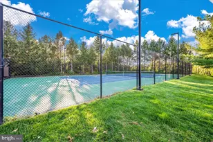 10001 Vanderbilt Cir, Rockville, MD 20850 - Photo 5