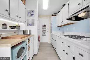 10401 Grosvenor Pl, Rockville, MD 20852 - Photo 7