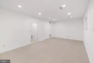 10551 Tuckerman Heights Cir, North Bethesda, MD 20852 - Photo 33