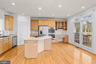 10551 Tuckerman Heights Cir, North Bethesda, MD 20852 - Photo 11