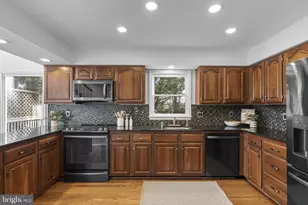 7 Cliffe Hill Ct, Potomac, MD 20854 - Photo 19