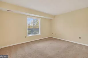 896 Windbrooke Dr, Gaithersburg, MD 20879 - Photo 9