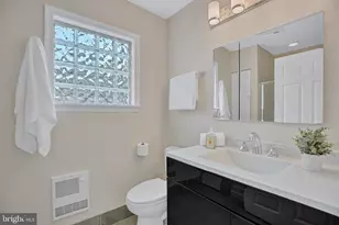 5120 Wilson Ln, Bethesda, MD 20814 - Photo 17