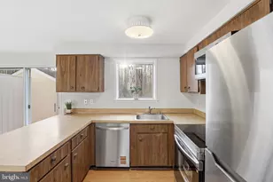 14415 Pebble Hill Ln, North Potomac, MD 20878 - Photo 7