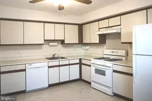 886 New Mark Esplanade, Rockville, MD 20850 - Photo 5