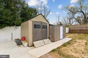 1405 Matthews Dr, Rockville, MD 20851 - Photo 31