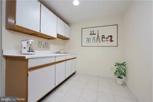 9125 Copenhaver Dr, Potomac, MD 20854 - Photo 19