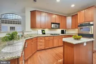 300 Lisa Oaks Way, Rockville, MD 20850 - Photo 7