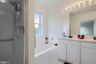 300 High Gables Dr, Gaithersburg, MD 20878 - Photo 19