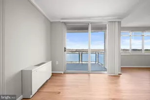 10201 Grosvenor Pl, Rockville, MD 20852 - Photo 7