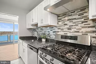 10201 Grosvenor Pl, Rockville, MD 20852 - Photo 13