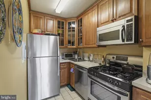 4242 East-West Hwy, Chevy Chase, MD 20815 - Photo 15