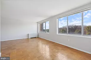 10201 Grosvenor Pl, Rockville, MD 20852 - Photo 13