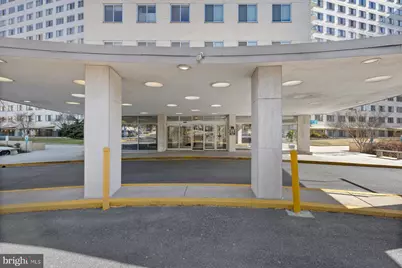 10201 Grosvenor Place #923, Rockville, MD 20852 - Photo 3