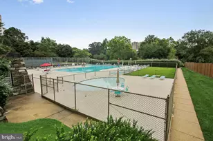 10201 Grosvenor Pl, Rockville, MD 20852 - Photo 9
