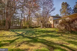 8805 Honeybee Ln, Bethesda, MD 20817 - Photo 5