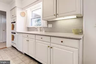 8805 Honeybee Ln, Bethesda, MD 20817 - Photo 15