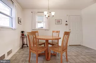 8805 Honeybee Ln, Bethesda, MD 20817 - Photo 9