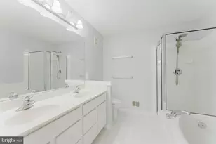 335 Fallsgrove Dr, Rockville, MD 20850 - Photo 45