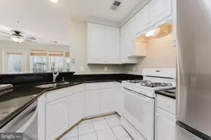 335 Fallsgrove Dr, Rockville, MD 20850 - Photo 29