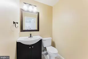 335 Fallsgrove Dr, Rockville, MD 20850 - Photo 43