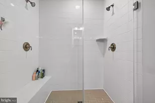 250 Decoverly Dr, Gaithersburg, MD 20878 - Photo 17