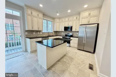 300 Garden View Square, Rockville, MD 20850 - Photo 11