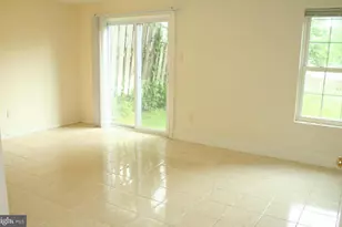 9317 Broadwater Dr, Gaithersburg, MD 20879 - Photo 5