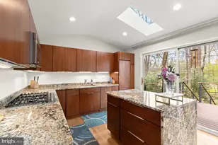 8104 Fenway Rd, Bethesda, MD 20817 - Photo 9