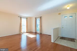 39 Triple Crown Ct, Gaithersburg, MD 20878 - Photo 5