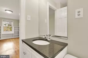 4809 Wellington Dr, Chevy Chase, MD 20815 - Photo 21