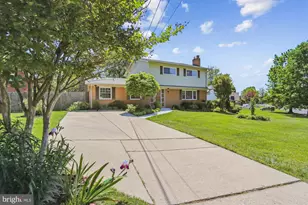 11817 Charen Ln, Potomac, MD 20854 - Photo 3