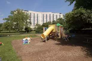 10401 Grosvenor Pl, Rockville, MD 20852 - Photo 13